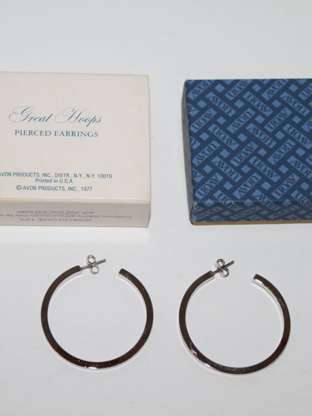 Vintage Avon Silvertone Hoop Earrings - Picture 4 of 4